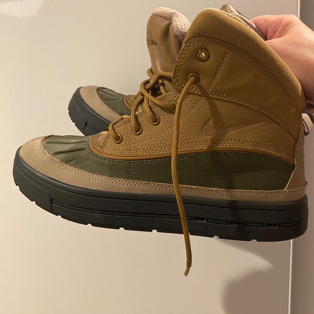 Boy’s Snowshoes- Nike